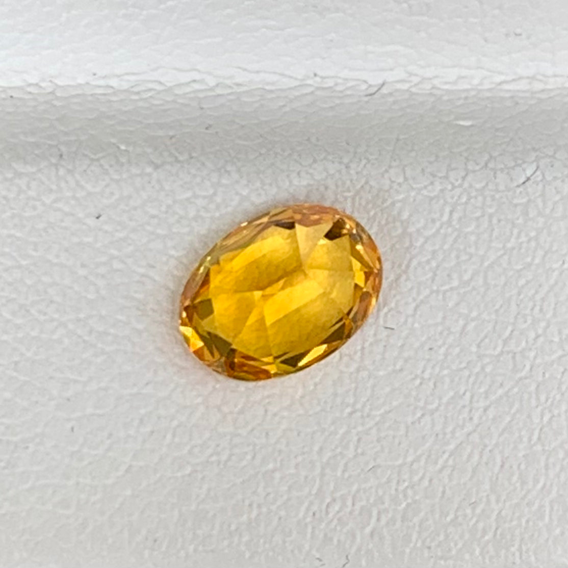 Natural Yellow Sapphire 2.10 Carats Ceylon - Baza Boutique 