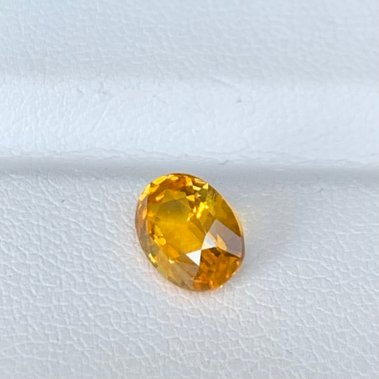 Natural Yellow Sapphire 2.10 Carats Ceylon - Baza Boutique 