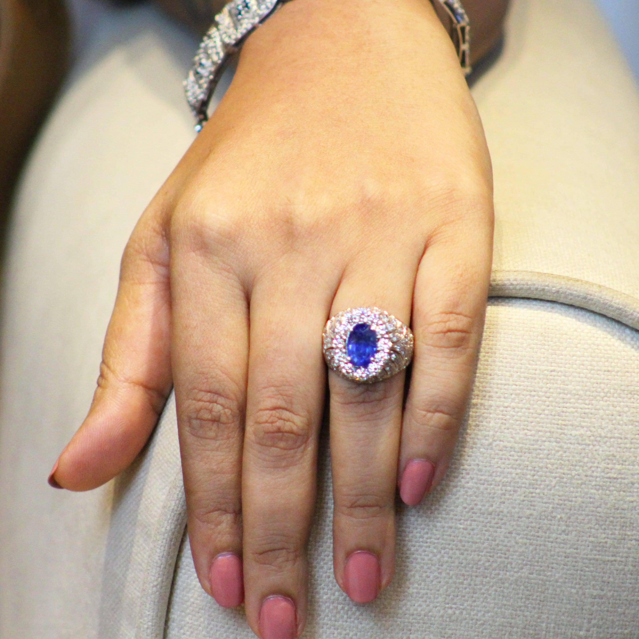 4.20 Cts Unheated Cornflower Blue Sapphire. - Baza Boutique 