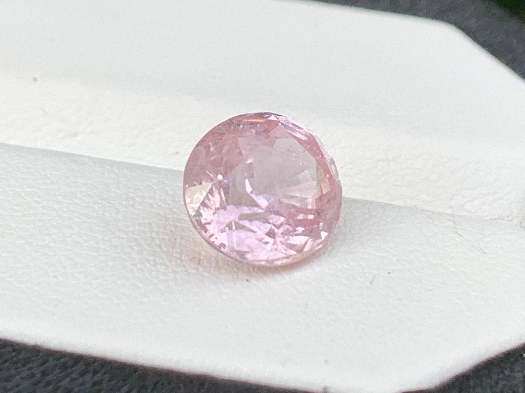 Peach Sapphire 4.79 Carats, Unheated Natural Peach Sapphire, Blushing Pink Sapphire, Ceylon Gems, Sapphire engagement ring, Colored Gemstone - Baza Boutique 