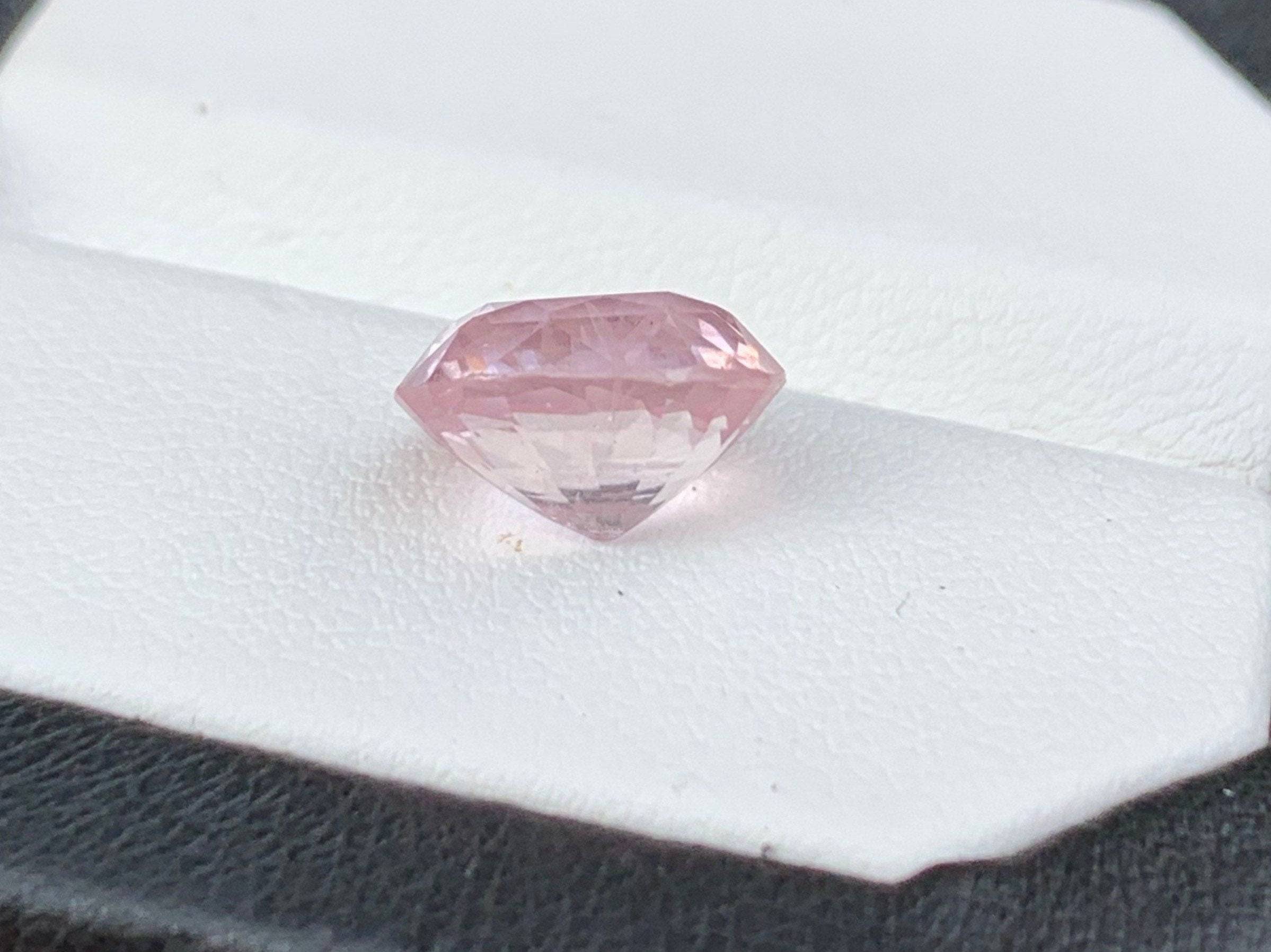 Peach Sapphire 4.79 Carats, Unheated Natural Peach Sapphire, Blushing Pink Sapphire, Ceylon Gems, Sapphire engagement ring, Colored Gemstone - Baza Boutique 