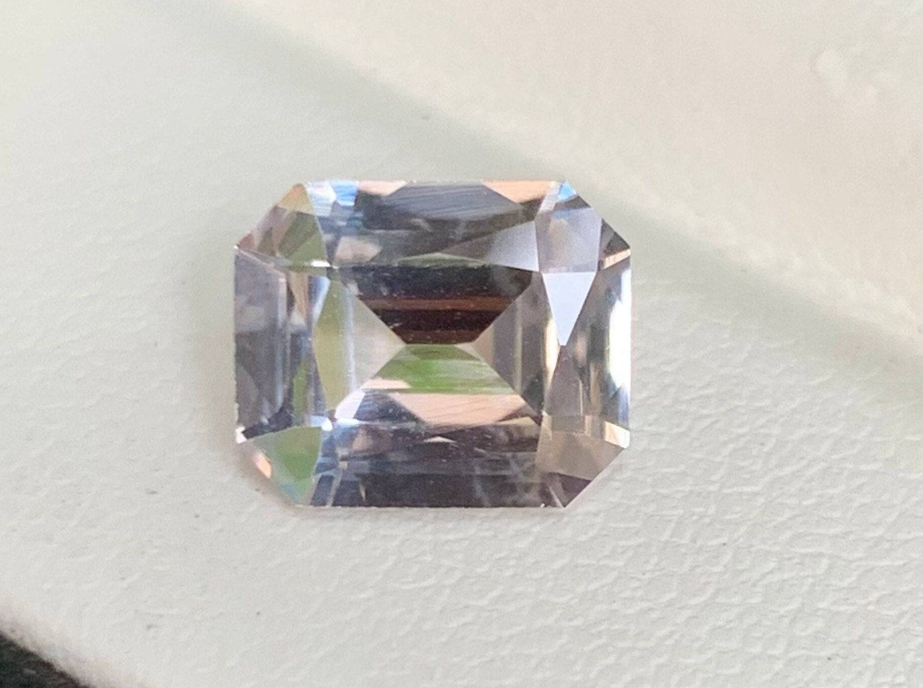 Unheated Peach Sapphire 3.08 Carats, Natural Peach Sapphire, Ceylon Corundum Sapphire, Champagne Sapphire engagement ring, Colored gemstones - Baza Boutique 