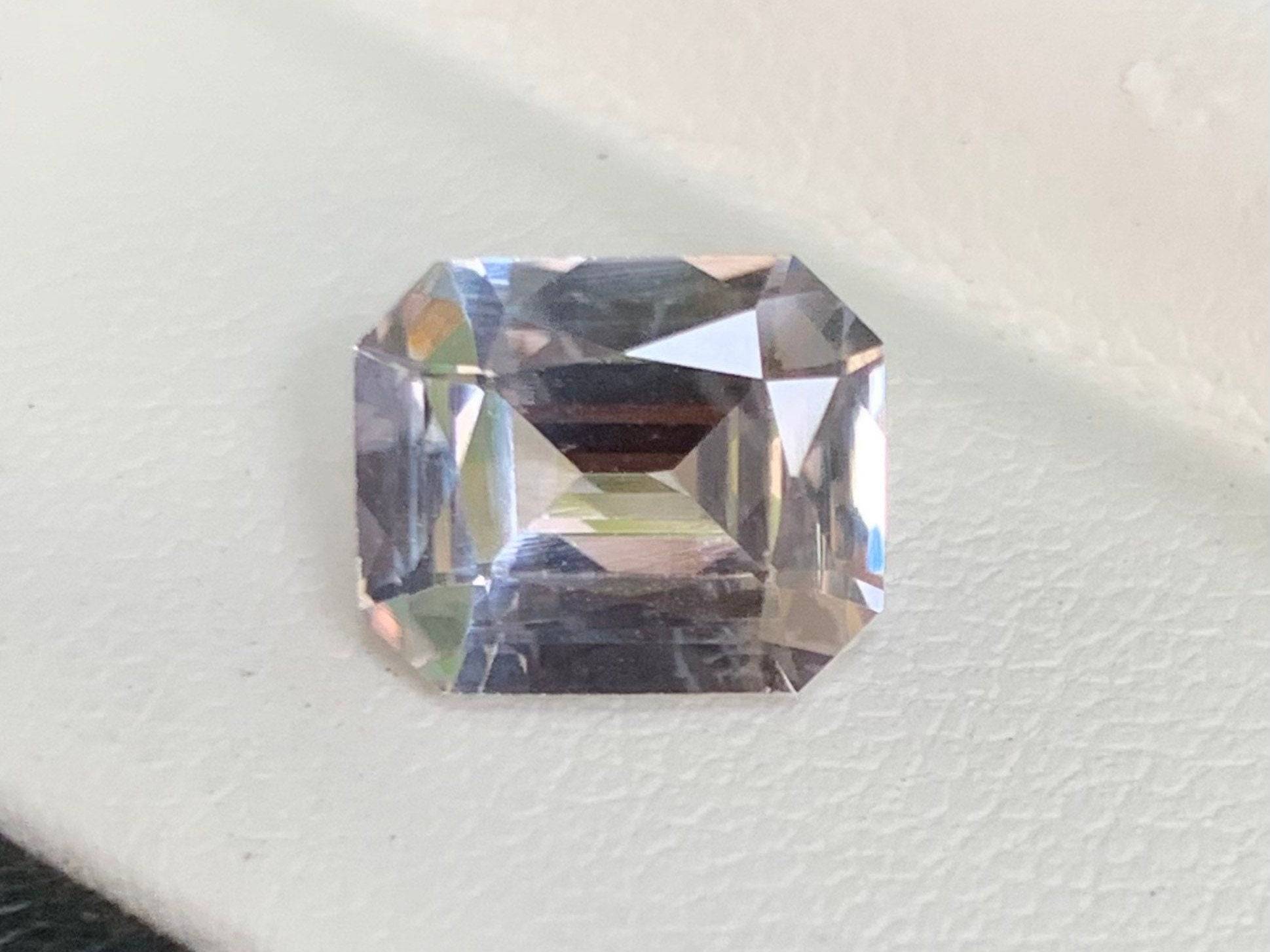 Unheated Peach Sapphire 3.08 Carats, Natural Peach Sapphire, Ceylon Corundum Sapphire, Champagne Sapphire engagement ring, Colored gemstones - Baza Boutique 