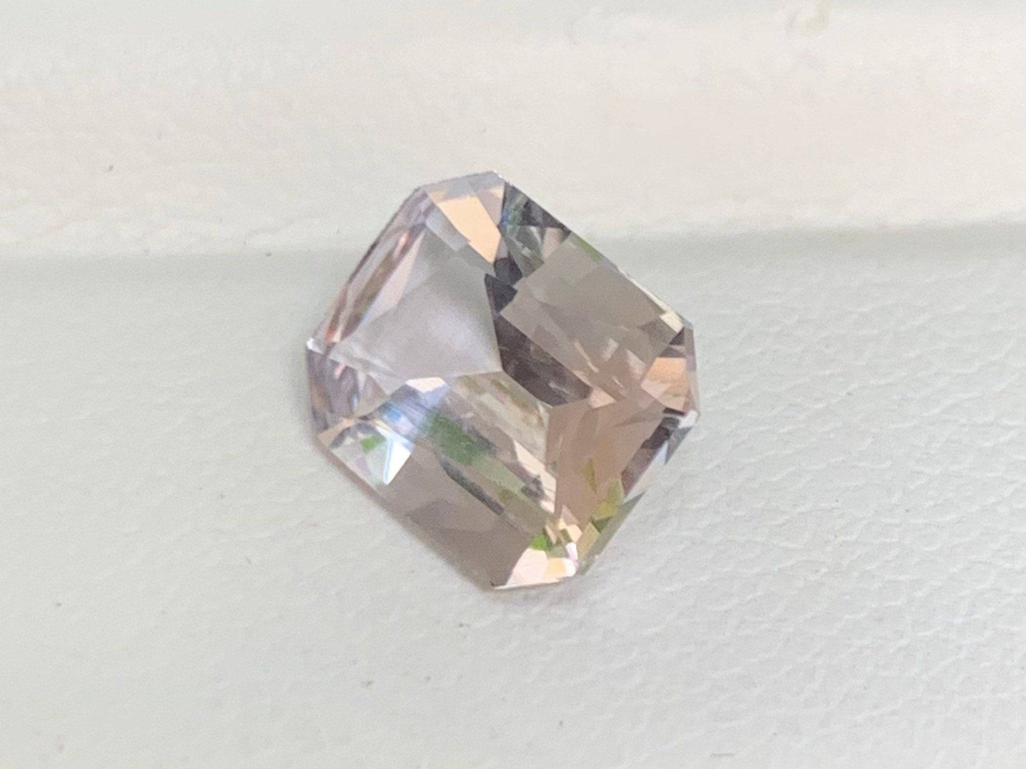 Unheated Peach Sapphire 3.08 Carats, Natural Peach Sapphire, Ceylon Corundum Sapphire, Champagne Sapphire engagement ring, Colored gemstones - Baza Boutique 