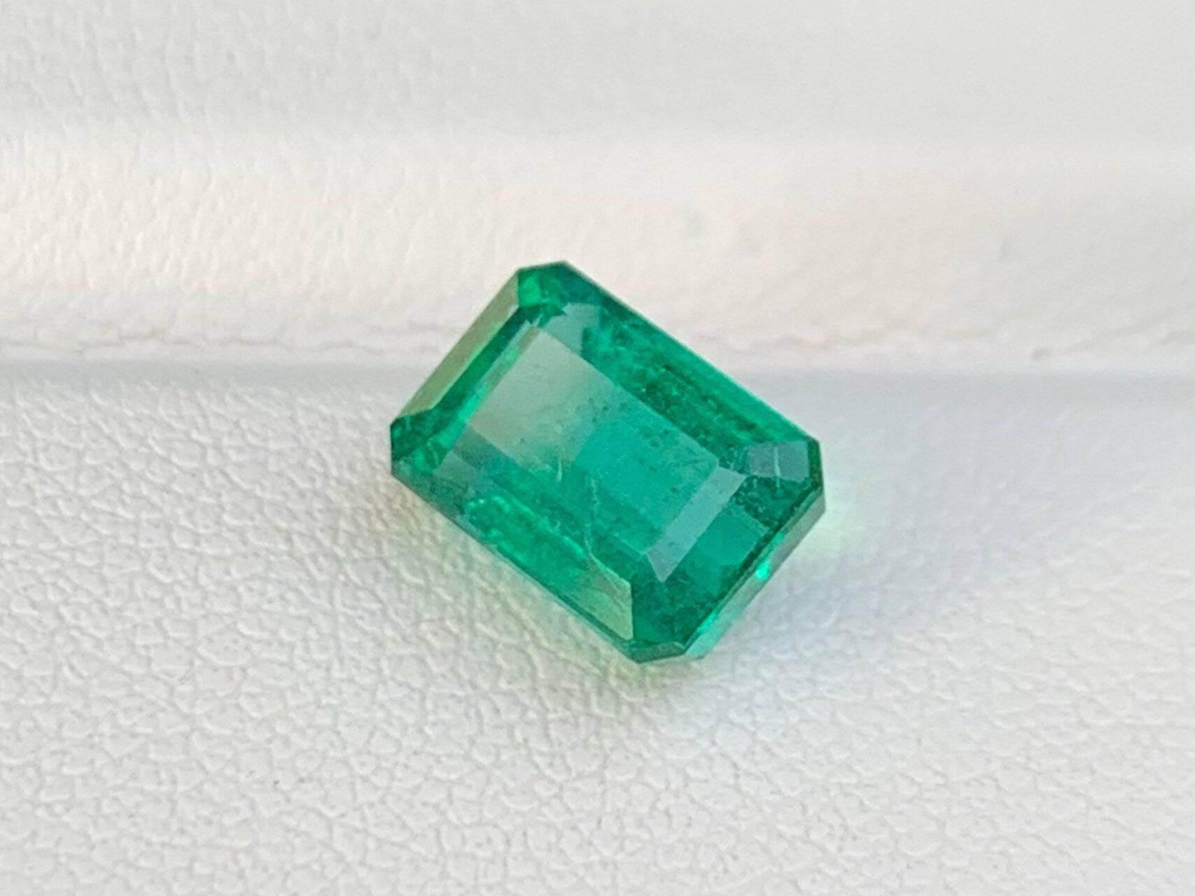 Colombian Emerald 2.40 Ct - No Oil Treatment, Investment Grade Gem for Engagement Rings and Jewelry Making - Baza Boutique 