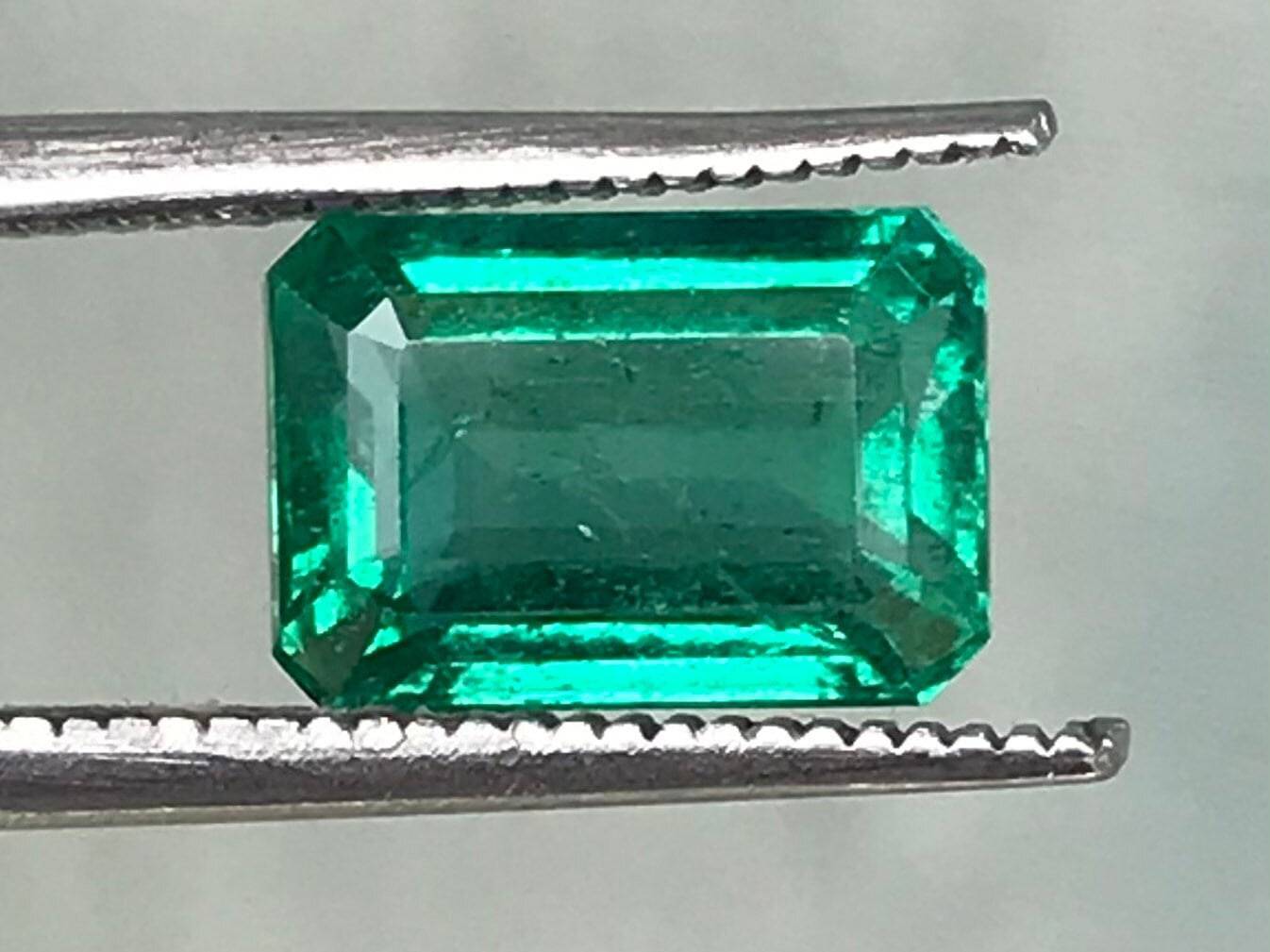 Colombian Emerald 2.40 Ct - No Oil Treatment, Investment Grade Gem for Engagement Rings and Jewelry Making - Baza Boutique 