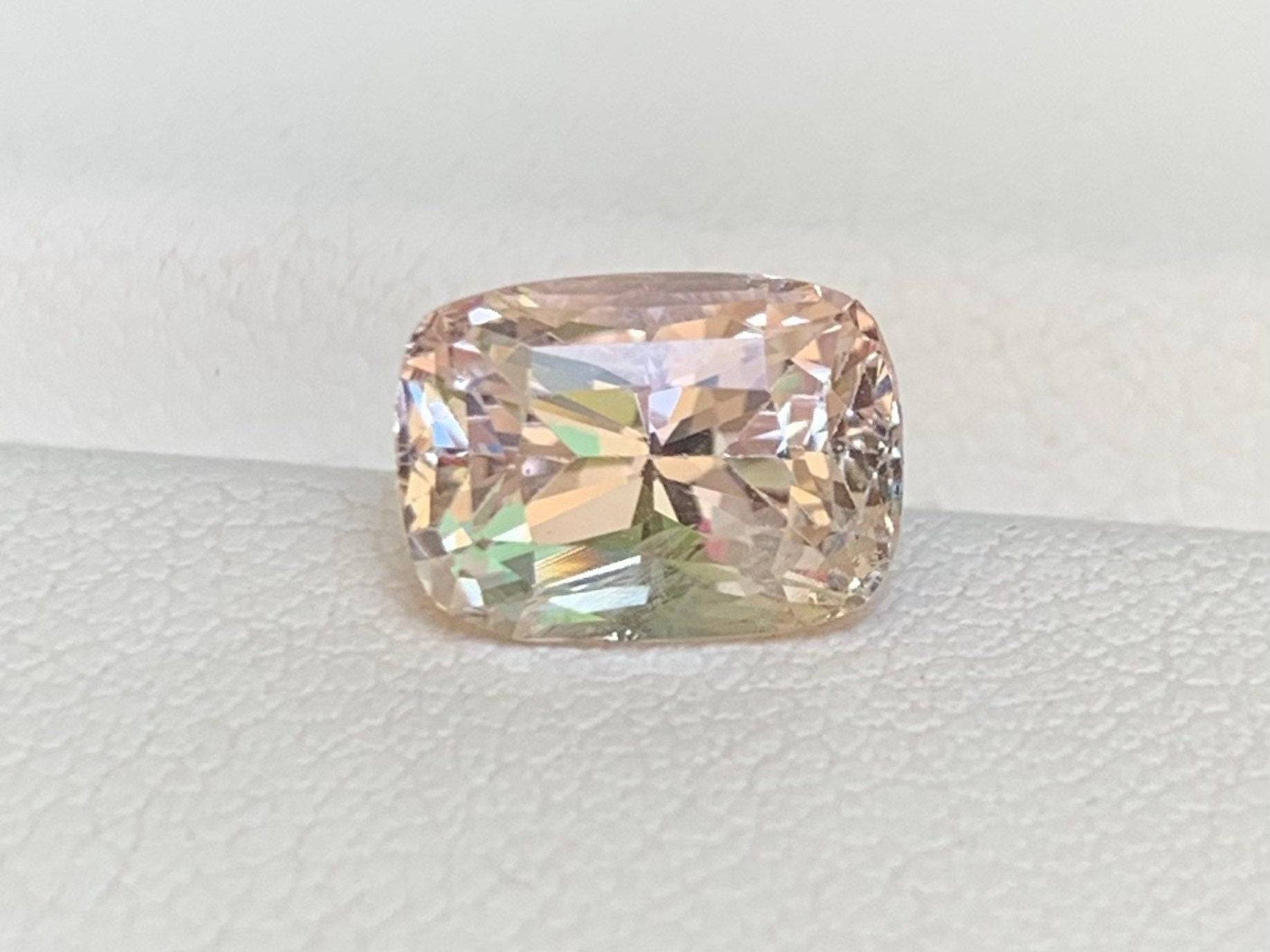 Champagne Peach Sapphire 2.84 Cts Unheated - Baza Boutique 