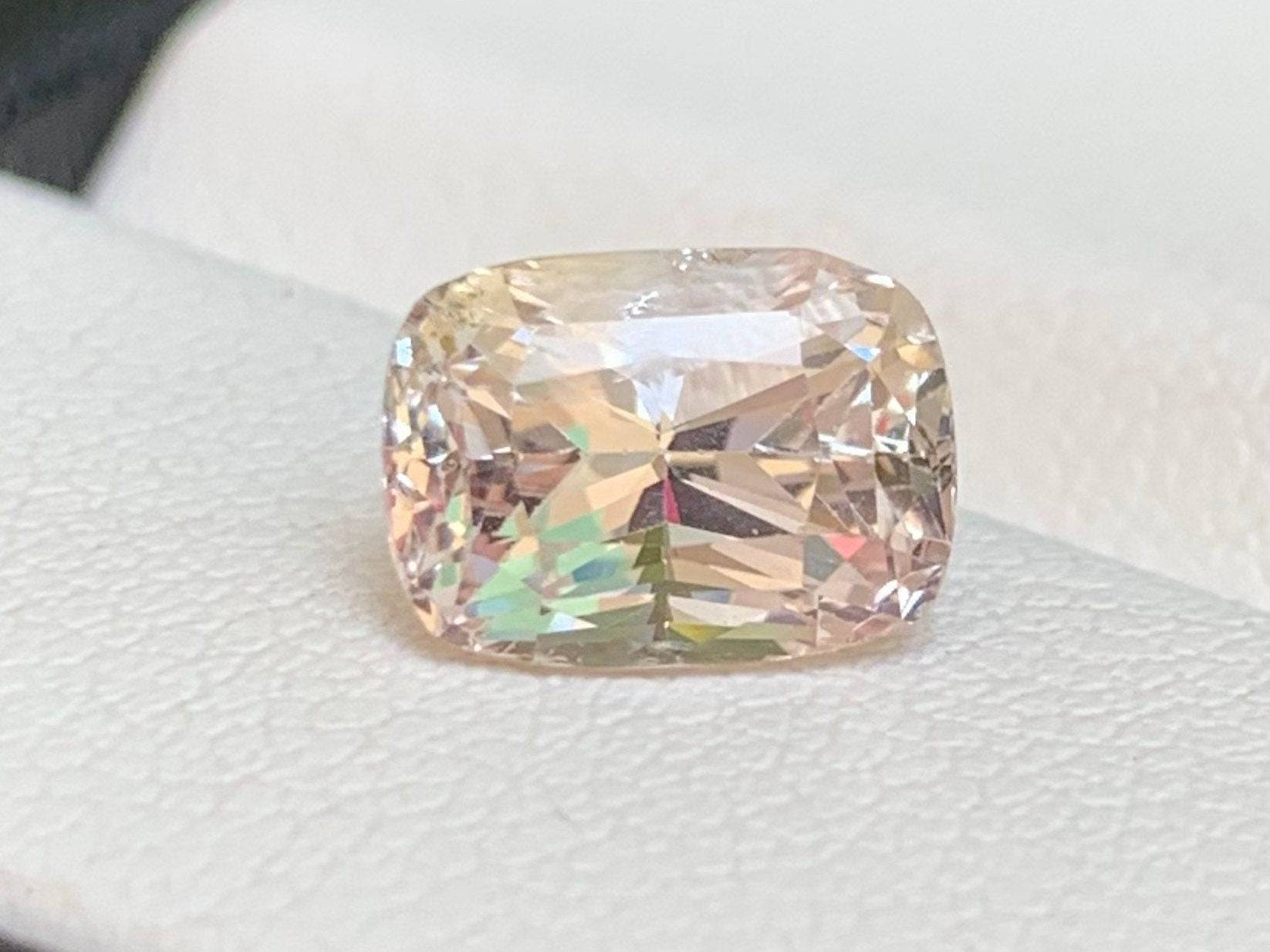 Champagne Peach Sapphire 2.84 Cts Unheated - Baza Boutique 