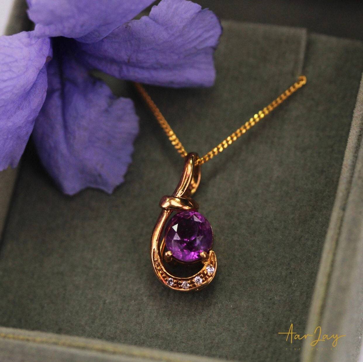 Hot Pink Sapphire Pendants 2.20 Carats in 18Kt Yellow Gold - Baza Boutique 