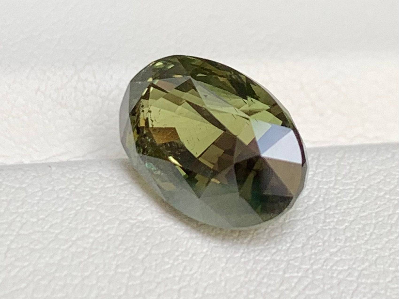 Natural GIA Certified Color Change Alexandrite 6.04 Carats - Rare - Baza Boutique 