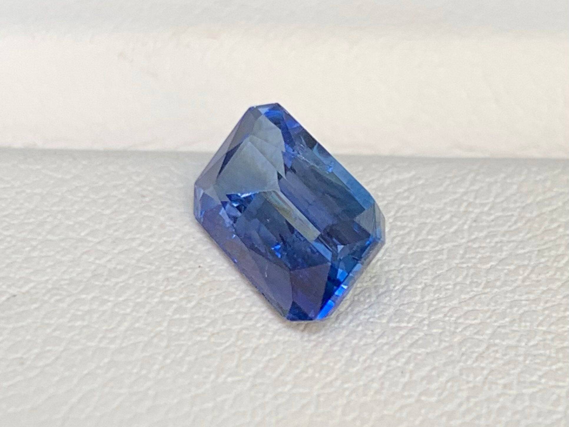 2.11 Carats Blue sapphire - Baza Boutique 