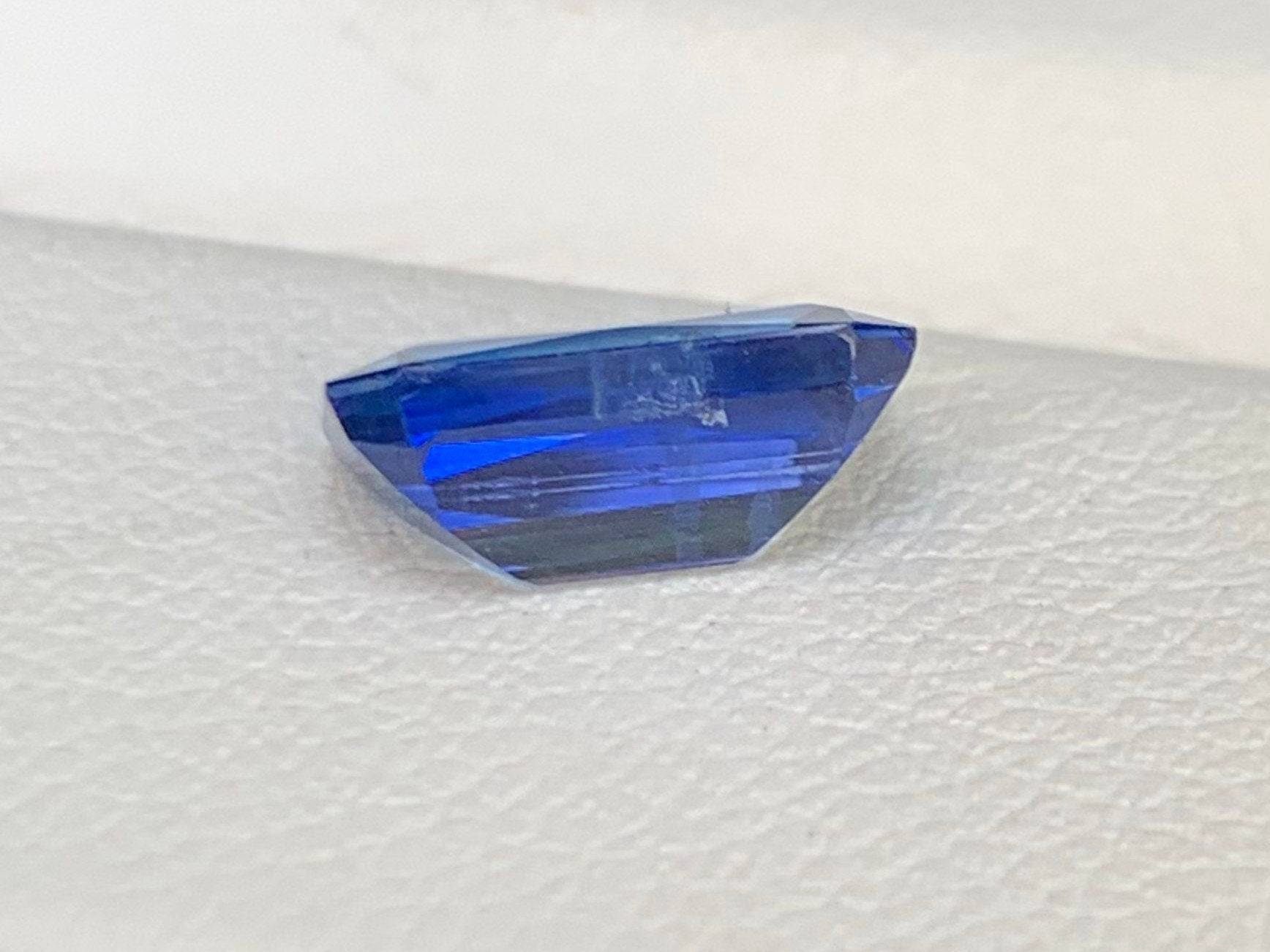 2.11 Carats Blue sapphire - Baza Boutique 