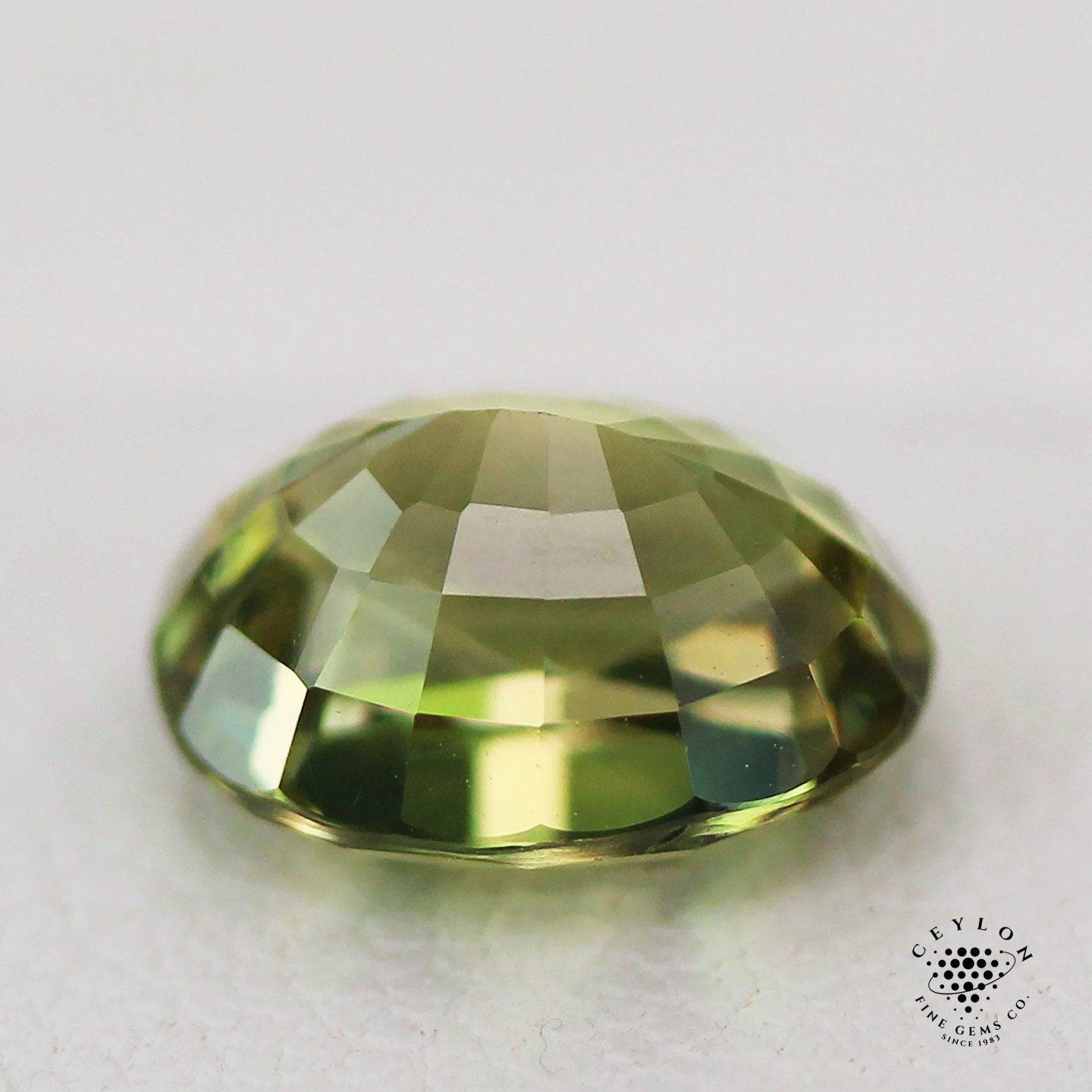 Unheated Chrysoberyl , Chrystoberyl 2.84 Carats , Color Change Alex , Natural Chrysoberyl Gemstones , Natural Gemstones for Jewelery making - Baza Boutique 