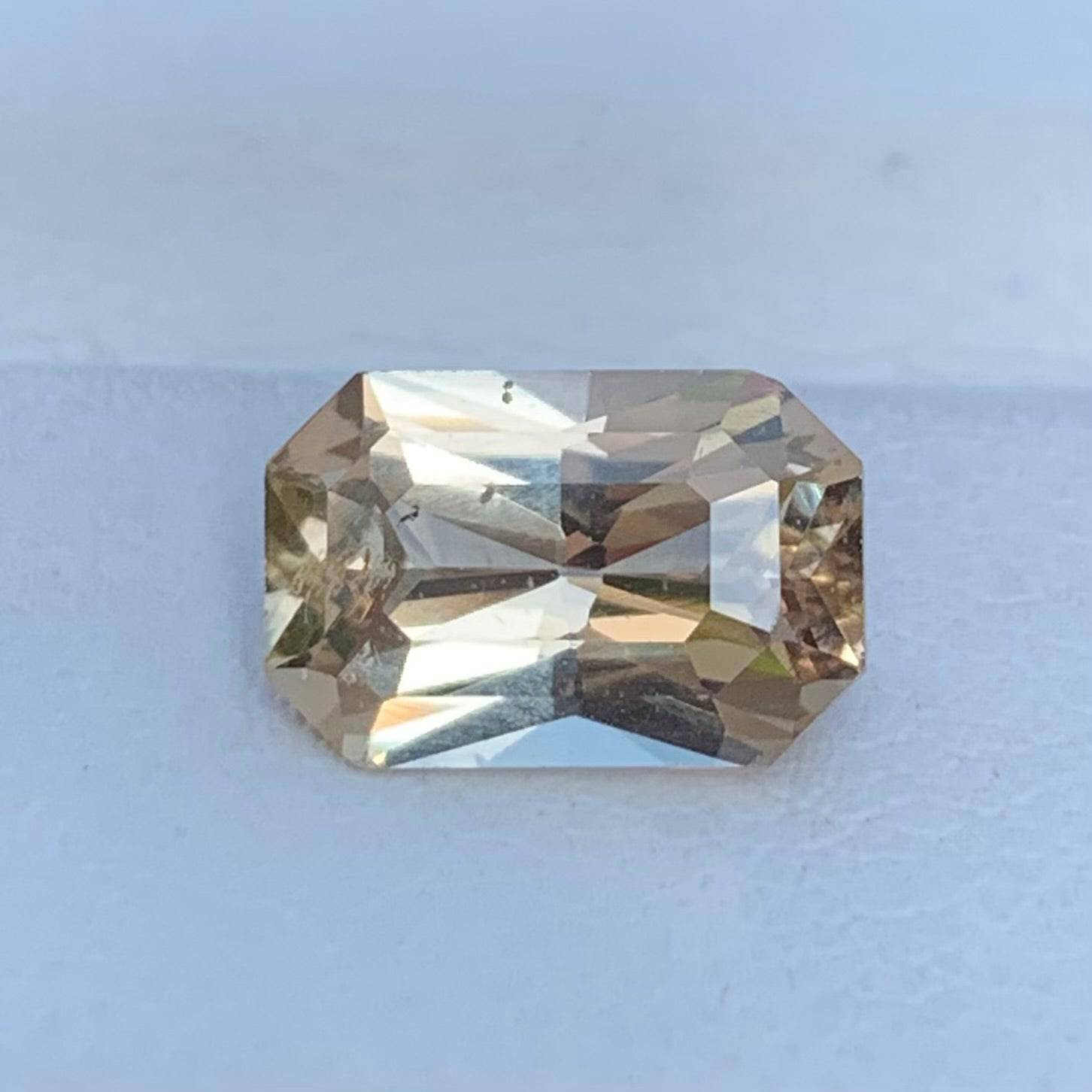 2.43 Cts Unheated Champagne Peach Sapphire - (UH) - Baza Boutique 