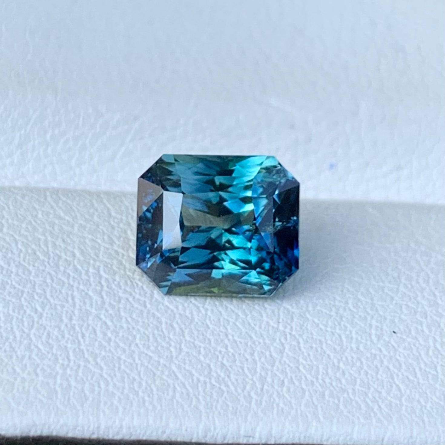 3.05 Cts Natural Peacock Teal Sapphire - (UH) - Baza Boutique 