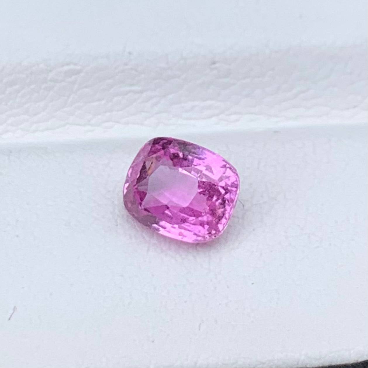 1.89 Cts Unheated Natural Padparadscha Sapphire - Baza Boutique 