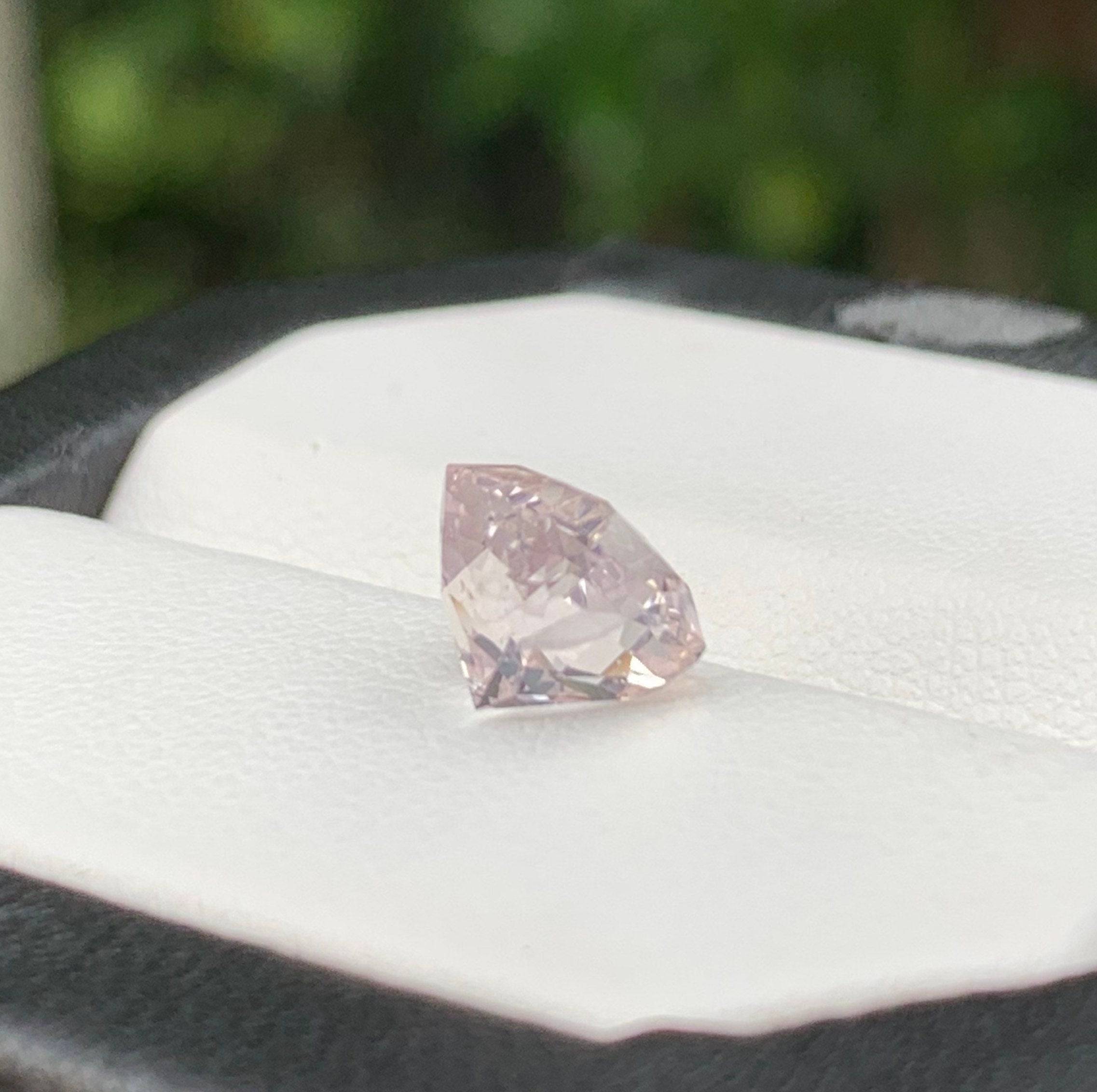 Peach Sapphire 3.10 Carats , Unheated Peach Sapphire , Ceylon Sapphire , Corundum Sapphire , Sapphire engagement ring , Gift for her - Baza Boutique 