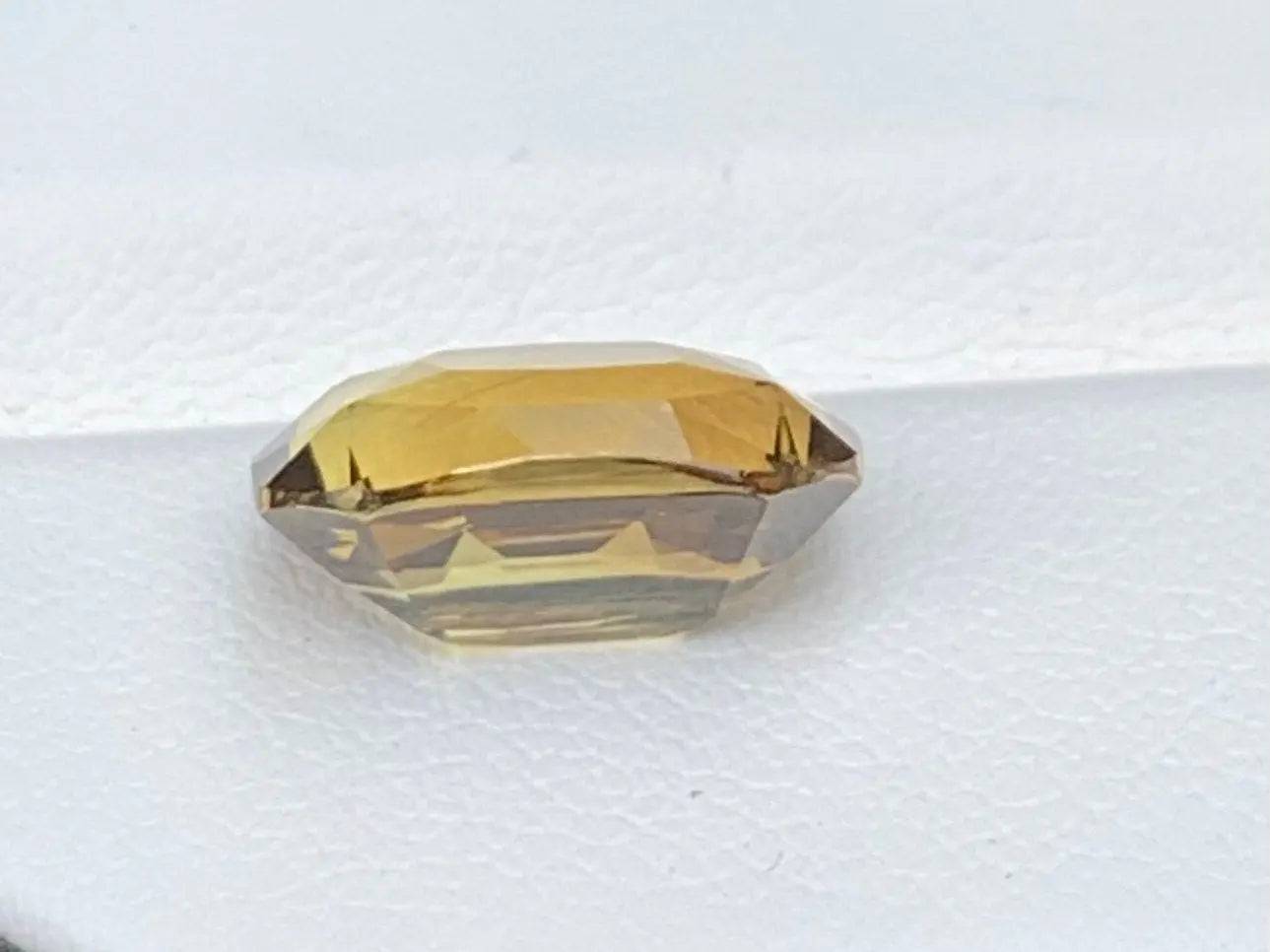 Olive green Natural Chrytoberyl 7.04 Cts - Baza Boutique 