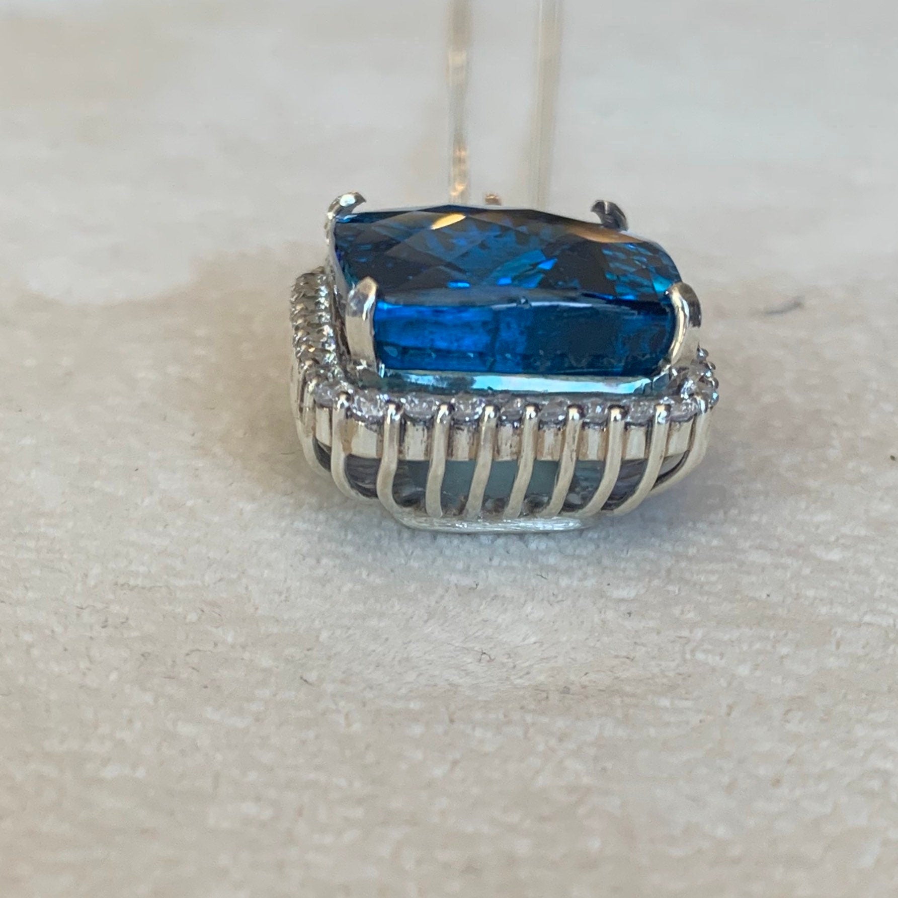 London Blue Topaz 42 Carats Pendant in 925 Sterling Silver - Baza Boutique 