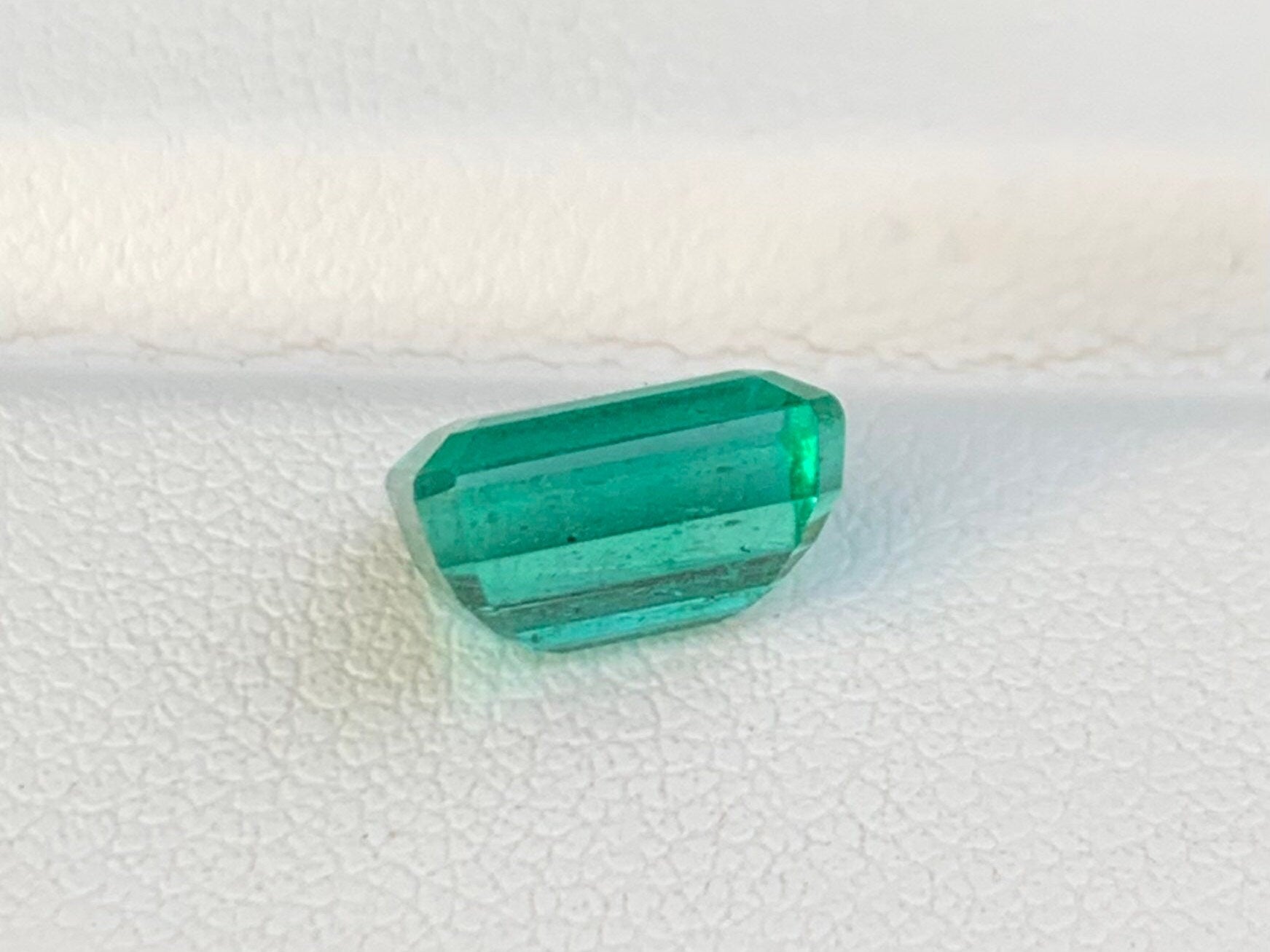 Colombian Emerald 2.40 , Emerald For Jewelry Making, No Oil Emerald for engagement ring , Gemstone Gift - Baza Boutique 