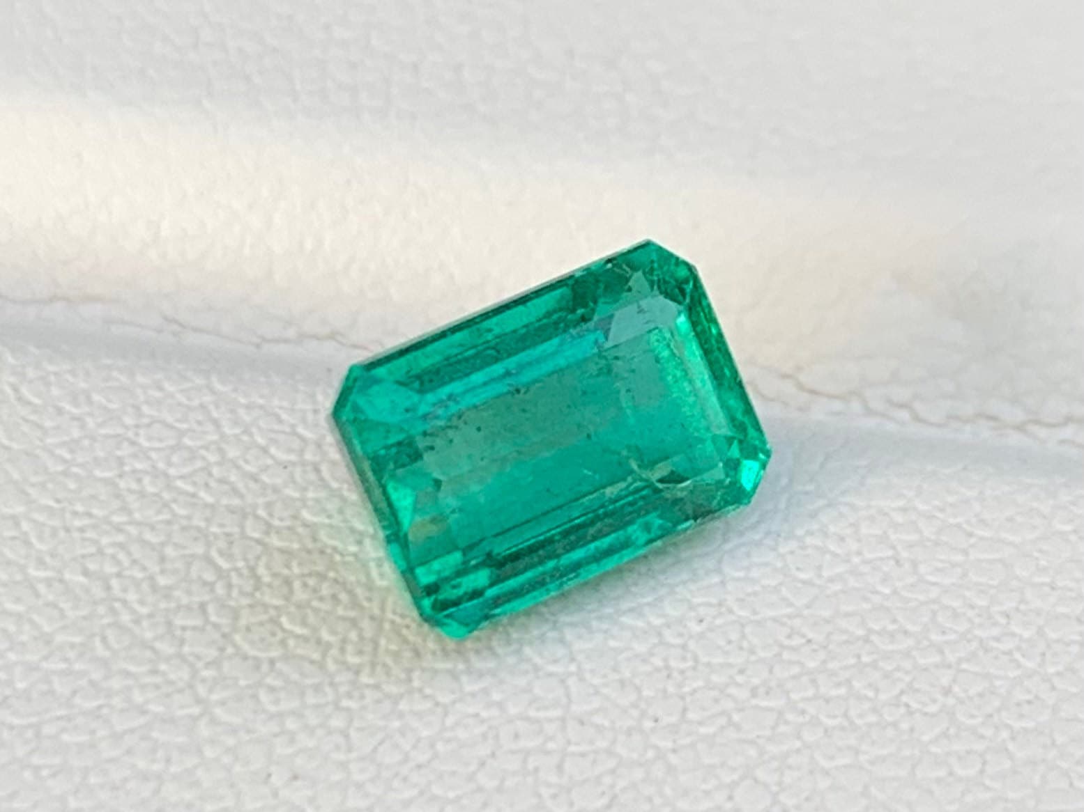 Colombian Emerald 2.40 , Emerald For Jewelry Making, No Oil Emerald for engagement ring , Gemstone Gift - Baza Boutique 